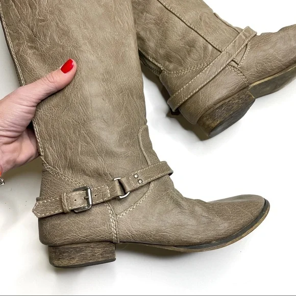 Breckelle’s Outlaw Taupe Knee High Western Boots Faux Leather Zippered Size 8 - Picture 7 of 10